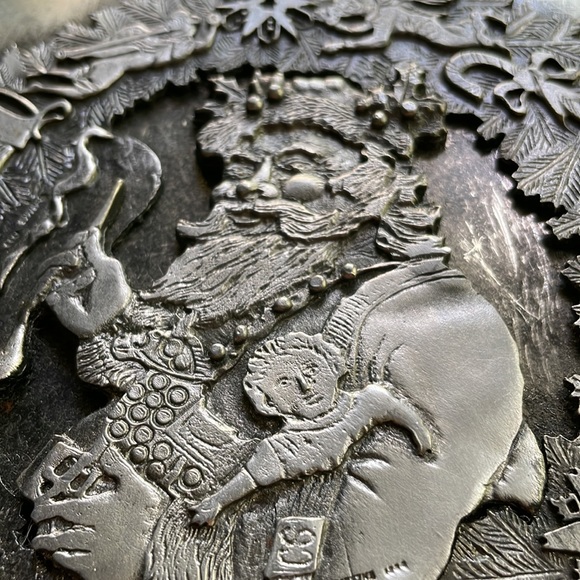 Beautiful vintage 1970s pewter Metzke Santa Clause cookie tin metalware - Picture 3 of 12